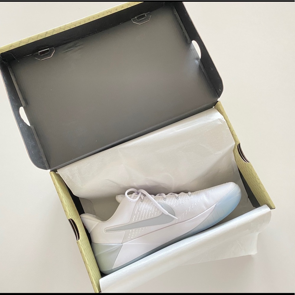 Men’s Kobe A.D. Nike Sneakers Size 12.5 852425 110